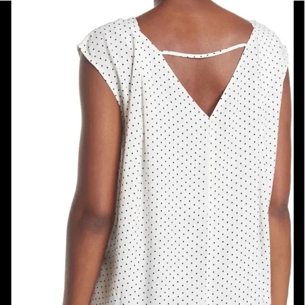 Halogen | V-Back Woven Top - Picture 2 of 4